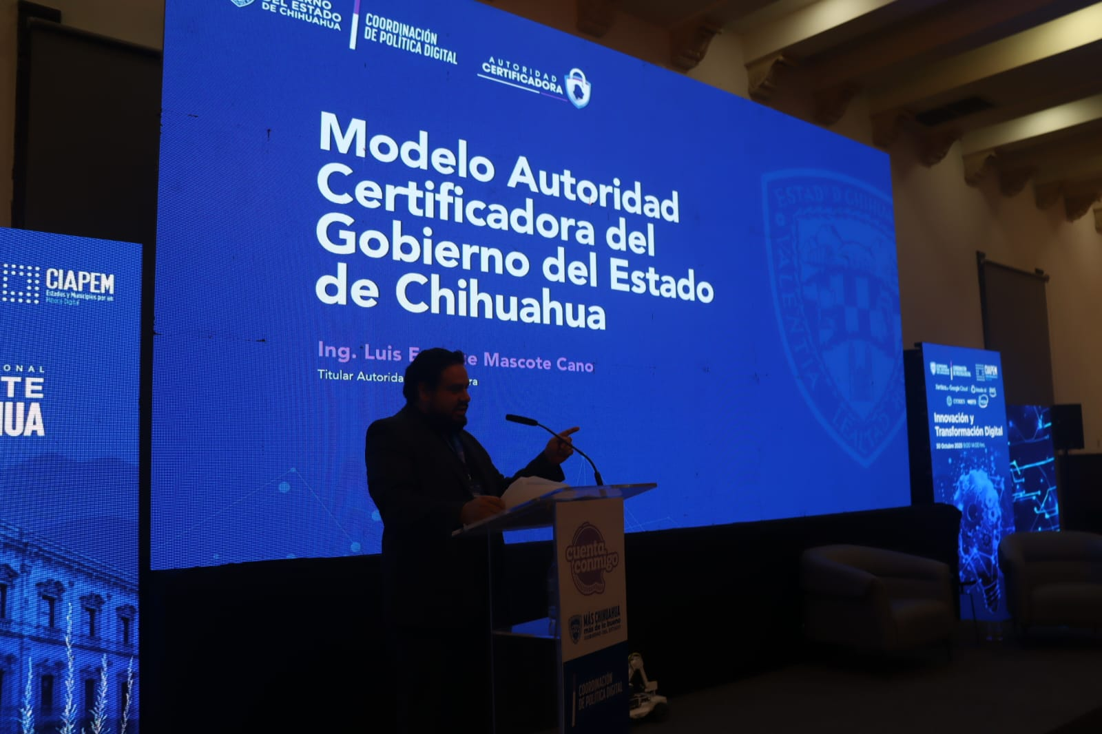 Luis Enrique Mascote Cano presenta el Modelo de Autoridad Certificadora del Gobierno del Estado de Chihuahua durante CIAPEM 2025.